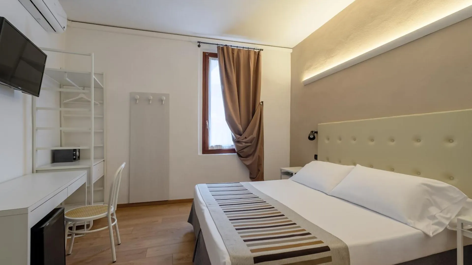 Hotel Mantegna Stazione Mantua