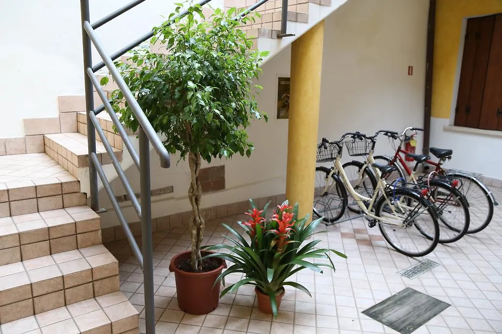 Hotel Mantegna Stazione Mantua 3*,