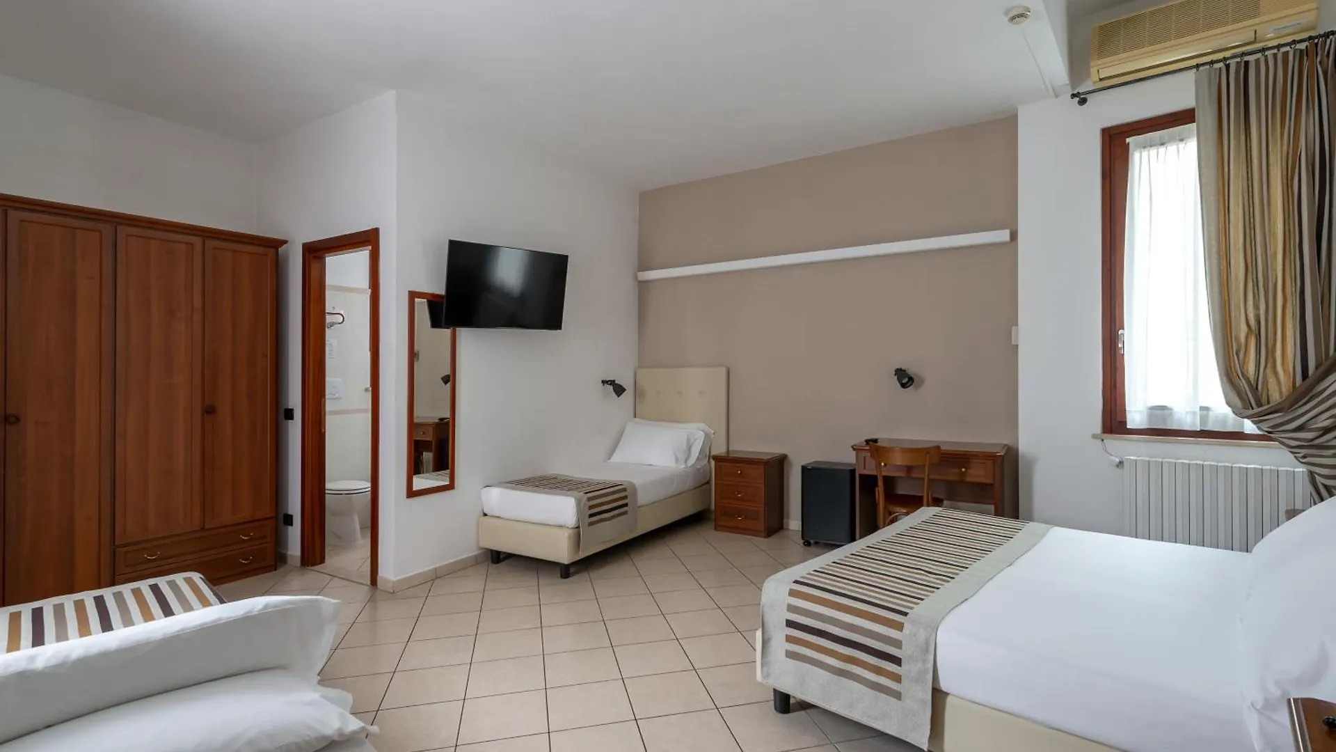 Hotel Mantegna Stazione Mantua 3*,