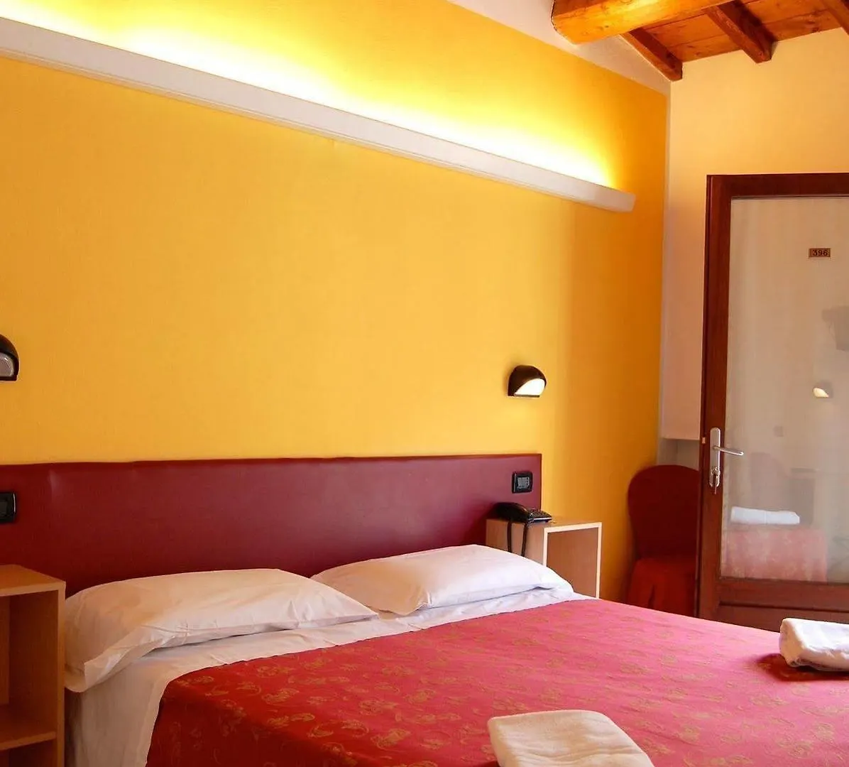 Hotel Mantegna Stazione Μάντοβα